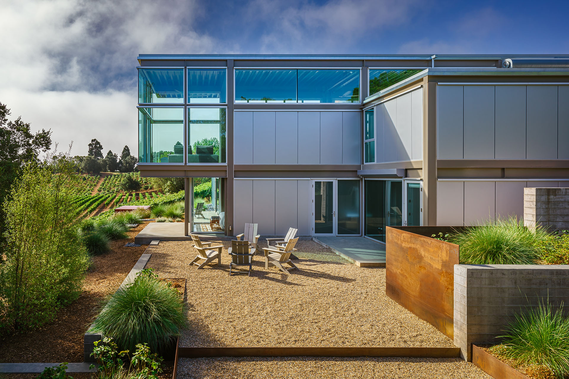 Gravel courtyard at the lower level, Healdsburg House